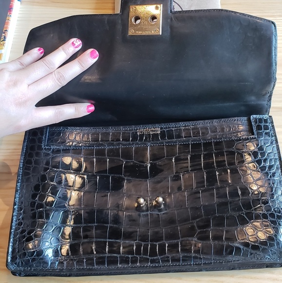 HERMES Paris | Vintage Crocodile Hand Bag - Picture 3 of 8